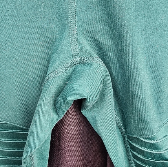 ALO Yoga Green Leggings - Picture 4 of 7